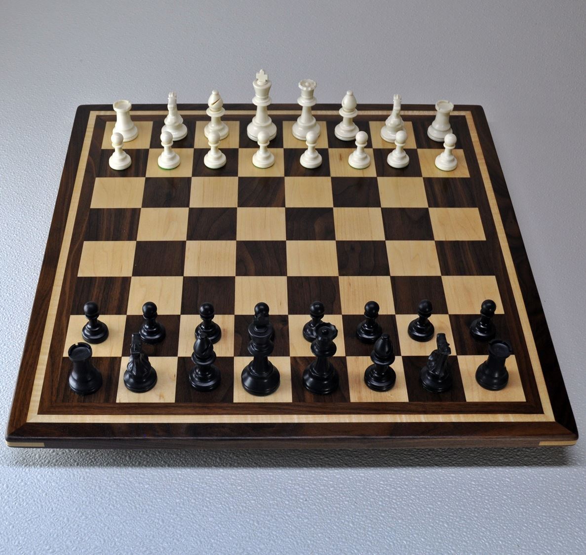 Chess board (2 part - box and lid) by mattsimus